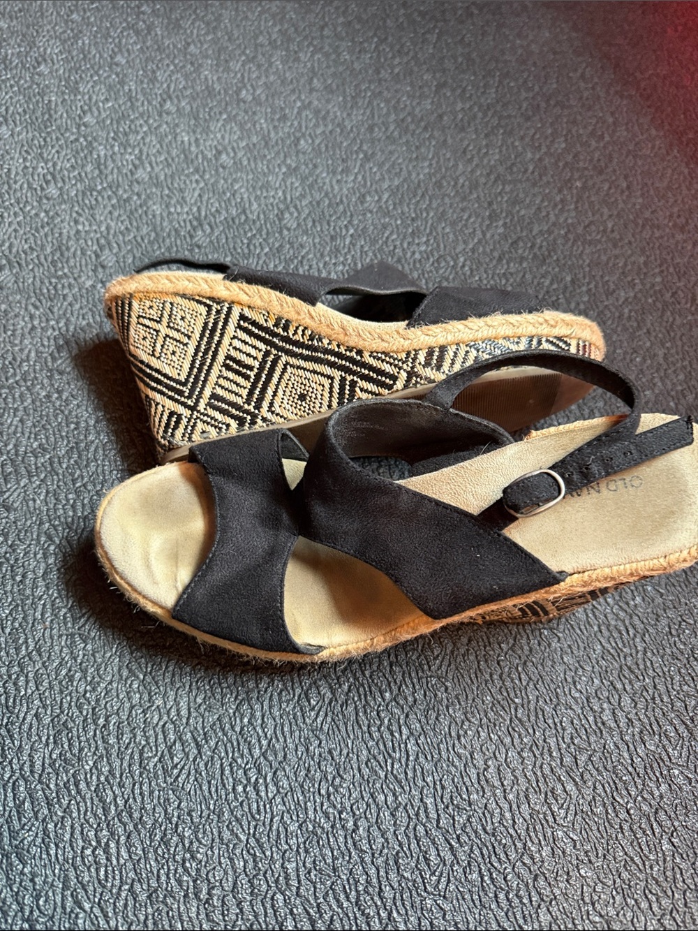 Old Navy Women's Black and Tan Sandals size 8